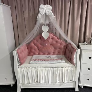 Lenjerie pătuț 11 piese Regal Pink – Set complet personalizabil din catifea moale și bumbac natural PeppiBambini