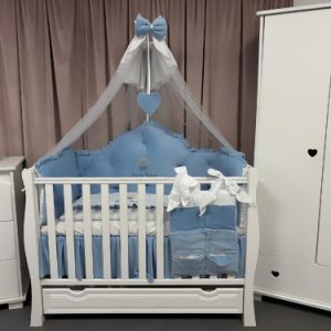 Set complet 11 piese pentru pătuț – model Regal din catifea albastră, personalizabil cu nume – Peppi Bambini Premium Collection