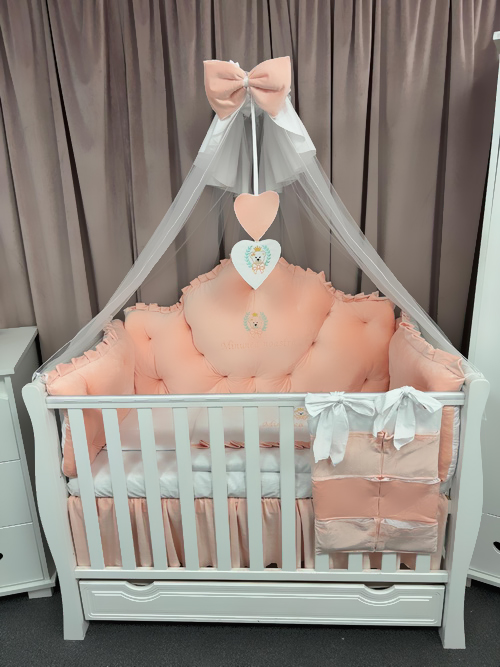 Set complet 11 piese pentru pătuț – model Regal din catifea somon, personalizabil cu nume – Peppi Bambini Premium Edition - Image 5