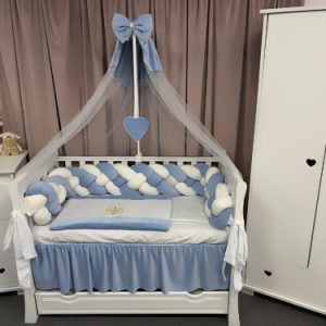 Lenjerie pătuț 11 piese din catifea albastru royal – model împletit premium PeppiBambini, personalizabilă