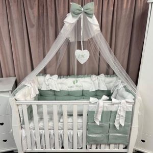 Lenjerie pătuț 11 piese Royal White Green Dublat Ianis – Set complet premium din catifea moale și bumbac natural, personalizabil cu nume – Peppi Bambini
