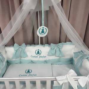 Set complet lenjerie pătuț 11 piese Royal White Mint Casian din bumbac premium – Personalizabil, design elegant PeppiBambini