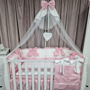 Lenjerie de pătuț 11 piese Royal White Pink din catifea moale – Set complet personalizabil , design elegant PeppiBambini