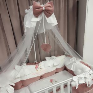 Lenjerie de pătuț 11 piese Royal Catifea White Pink din bumbac și catifea moale – Set complet personalizabil PeppiBambini