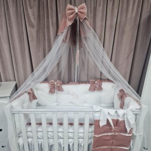 Lenjerie pătuț 11 piese Royal Catifea Pink – Set complet personalizabil din catifea moale și bumbac premium PeppiBambini