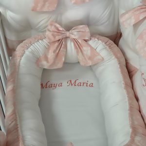 Baby Nest Brodat PeppiBambini – Cuib moale și elegant pentru bebeluși, din bumbac natural și catifea premium, perfect pentru somn sigur