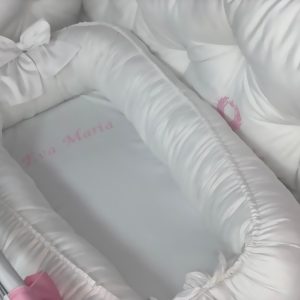 Baby Nest Brodat PeppiBambini – Cuib moale și sigur pentru bebeluși din bumbac natural, cu broderie elegantă