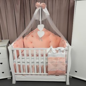 Set complet 11 piese pentru pătuț – model Regal din catifea somon, personalizabil cu nume – Peppi Bambini Deluxe Collection