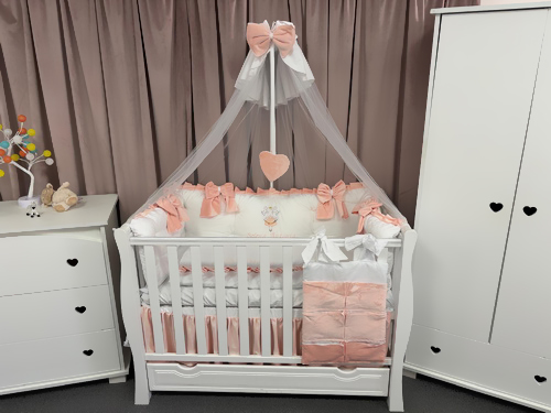 Set complet 11 piese pentru pătuț – model Royal White Somon din catifea alb-somon, personalizabil cu nume – Peppi Bambini Premium - Image 4