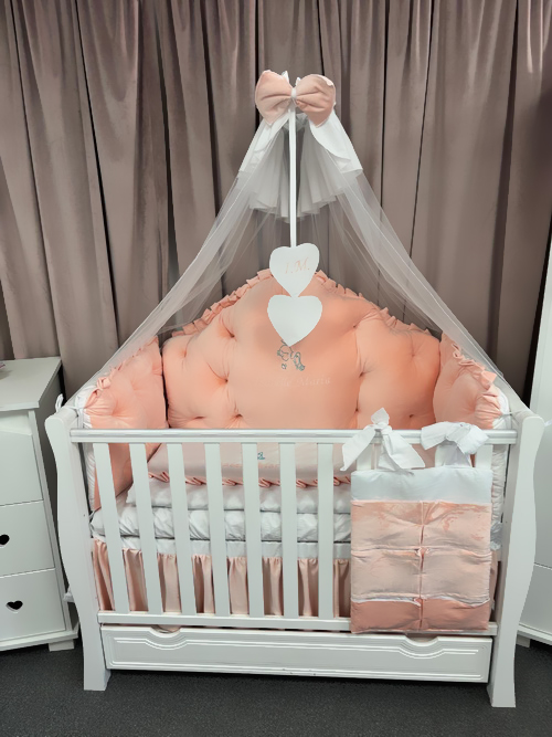 Set complet 11 piese pentru pătuț – model Regal din catifea somon, personalizabil cu nume – Peppi Bambini Deluxe Collection - Image 7