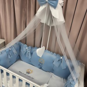 Set complet 11 piese pentru pătuț – model Royal Blue din catifea albastră, personalizabil cu nume – Peppi Bambini Premium Collection