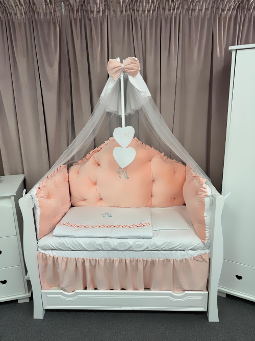 Set complet 11 piese pentru pătuț – model Regal din catifea somon, personalizabil cu nume – Peppi Bambini Deluxe Collection - Image 5