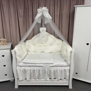 Set complet 11 piese pentru pătuț – model Regal din catifea albă, personalizabil – Peppi Bambini Exclusive Collection