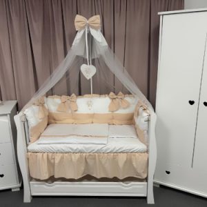 Set complet 11 piese pentru pătuț – model Royal White Beige din catifea alb-bej, personalizabil cu nume – Peppi Bambini Premium Collection