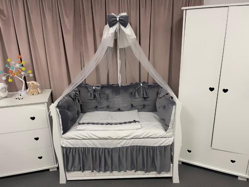 Set complet 11 piese pentru pătuț – model Royal din catifea gri, personalizabil cu nume – Peppi Bambini Premium Edition
