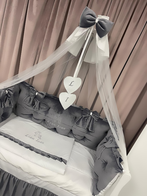 Set complet 11 piese pentru pătuț – model Royal din catifea gri, personalizabil cu nume – Peppi Bambini Premium Edition - Image 9