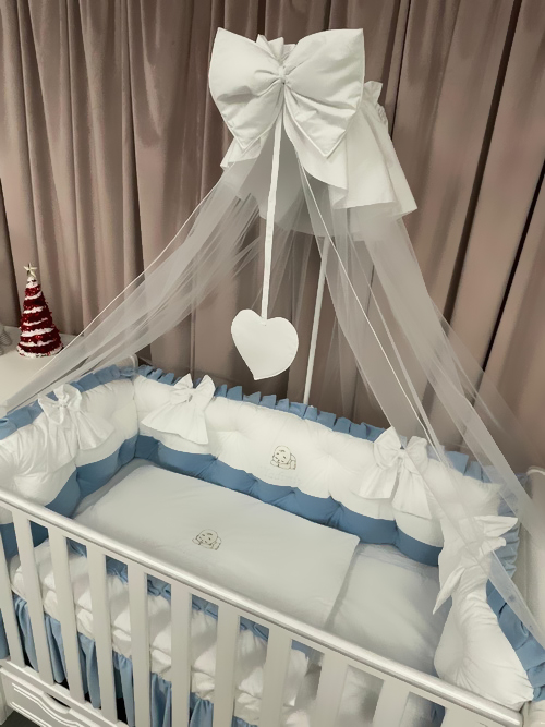 Set complet 11 piese pentru pătuț – model Royal White Blue din catifea alb-albastră, personalizabil cu nume – Peppi Bambini Premium Edition - Image 6