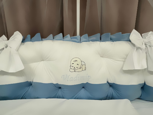 Set complet 11 piese pentru pătuț – model Royal White Blue din catifea alb-albastră, personalizabil cu nume – Peppi Bambini Premium Edition - Image 4