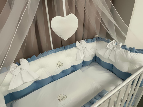 Set complet 11 piese pentru pătuț – model Royal White Blue din catifea alb-albastră, personalizabil cu nume – Peppi Bambini Premium Edition - Image 2