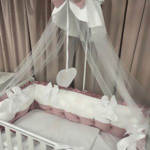 Set complet 11 piese pentru pătuț – model Royal Catifea White Pink din catifea moale alb-roz, personalizabil cu nume – Lenjerie premium Peppi Bambini