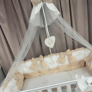 Set complet 11 piese pentru pătuț– model Royal White Beige din bumbac 100% moale, personalizabil cu nume – Lenjerie premium Peppi Bambini