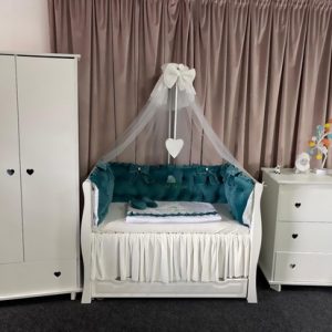 Lenjerie de pat 11 piese Royal din catifea verde smarald – Set complet personalizabil PeppiBambini Premium