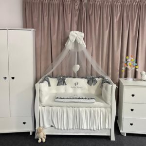 Lenjerie pătuț 11 piese Royal Catifea White Grey – Set complet personalizabil din catifea moale și bumbac natural PeppiBambini