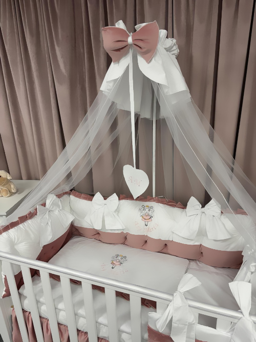Set complet 11 piese pentru pătuț – model Royal White Pink din catifea alb-roz, personalizabil – Peppi Bambini Premium - Image 8