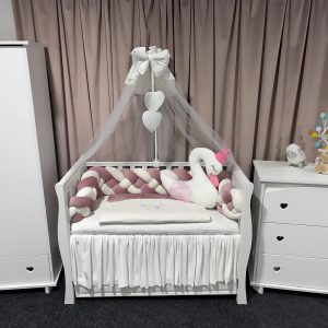 Lenjerie pătuț personalizată 11 piese cu laterale împletite Catifea Pink PeppiBambini – set premium roz pastel, catifea moale, broderie personalizată și protecție completă pentru bebeluși