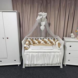 Lenjerie pătuț personalizată 11 piese cu laterale împletite Catifea Beige PeppiBambini – set premium catifea moale, broderie elegantă și protecție completă pentru bebeluși