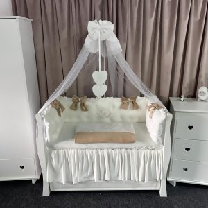 Lenjerie pătuț personalizată 11 piese Royal Catifea White Beige PeppiBambini – set premium pentru bebeluși cu broderie elegantă