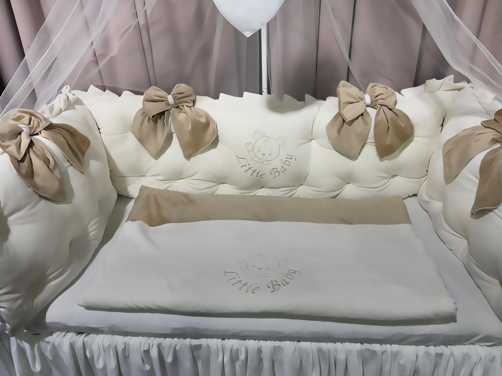 Lenjerie pătuț personalizată 11 piese Royal Catifea White Beige PeppiBambini – set premium din catifea alb-bej, broderie elegantă și confort absolut - Image 16