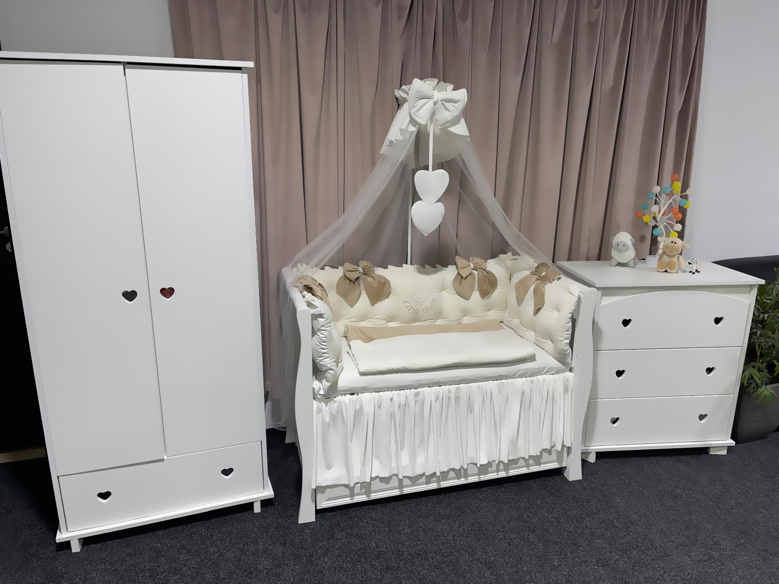 Lenjerie pătuț personalizată 11 piese Royal Catifea White Beige PeppiBambini – set premium din catifea alb-bej, broderie elegantă și confort absolut - Image 12