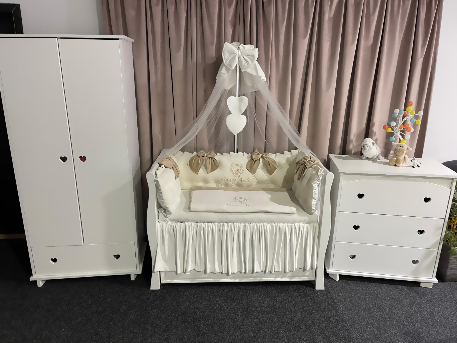 Lenjerie pătuț personalizată 11 piese Royal Catifea White Beige PeppiBambini – set premium din catifea alb-bej, broderie elegantă și confort absolut - Image 9