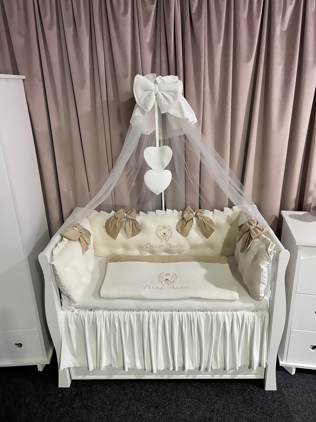 Lenjerie pătuț personalizată 11 piese Royal Catifea White Beige PeppiBambini – set premium din catifea alb-bej, broderie elegantă și confort absolut - Image 5