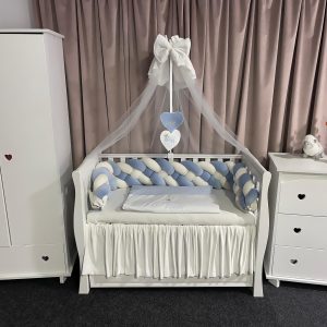 Lenjerie pătuț personalizată 11 piese cu laterale împletite Catifea Blue PeppiBambini – set premium pentru băieței, brodat și ultra-moale