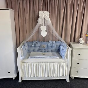 Lenjerie pătuț personalizată 11 piese Royal Catifea Blue Dominic PeppiBambini – set premium albastru regal pentru băieței, broderie elegantă